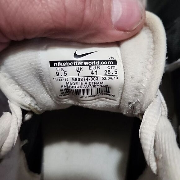 Nike Black and White Sneakers - Picture 4 of 6